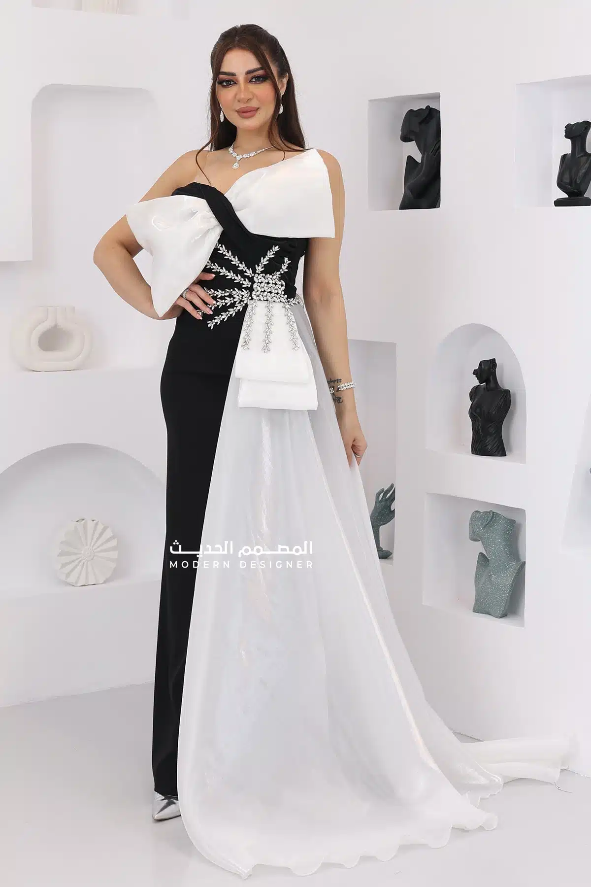 فستان سهرة سواريه بتصميم راقي فستان سهرة سواريه بتصميم راقي