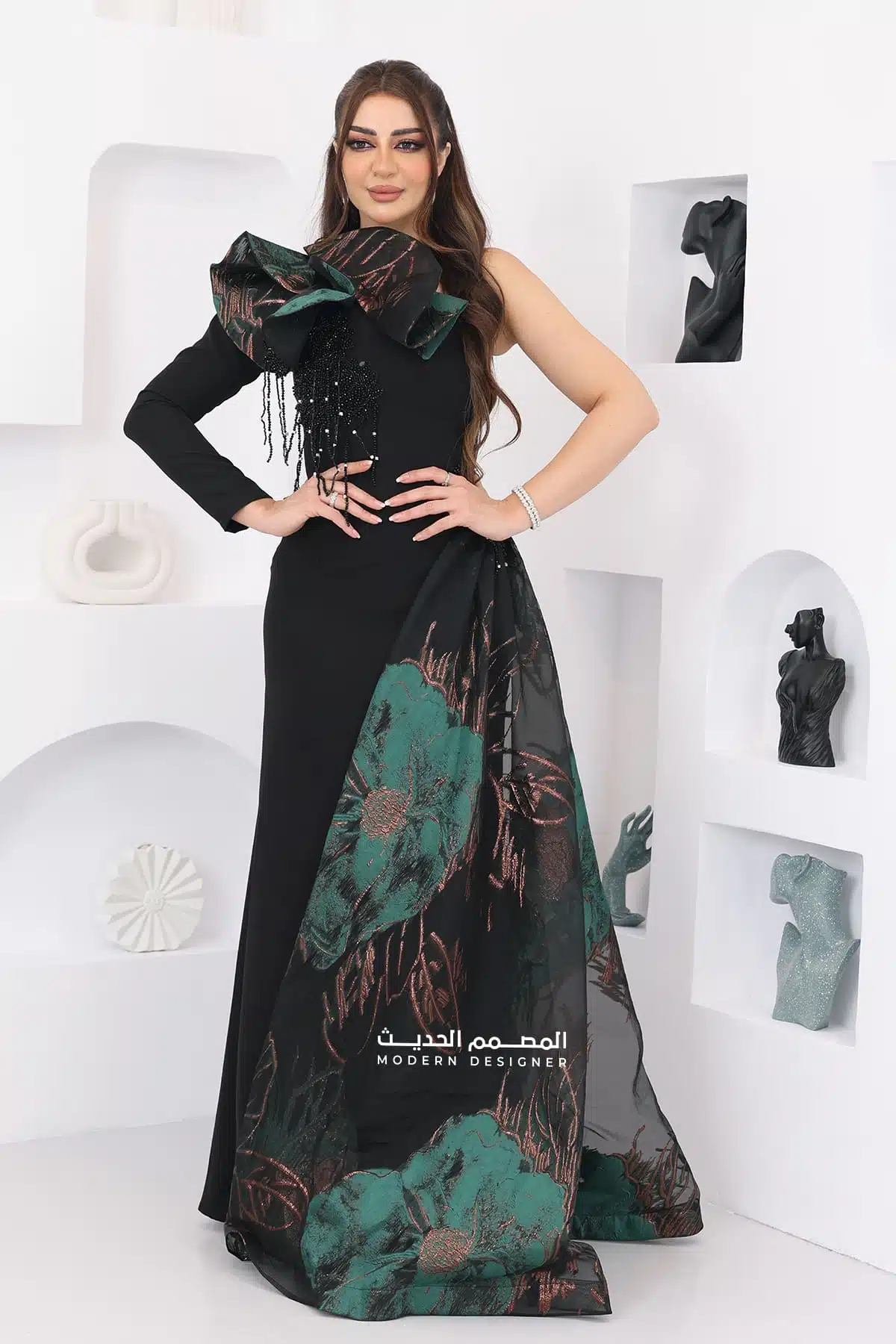 فستان سهرة ملكي بتصميم روماني فستان سهرة ملكي بتصميم روماني