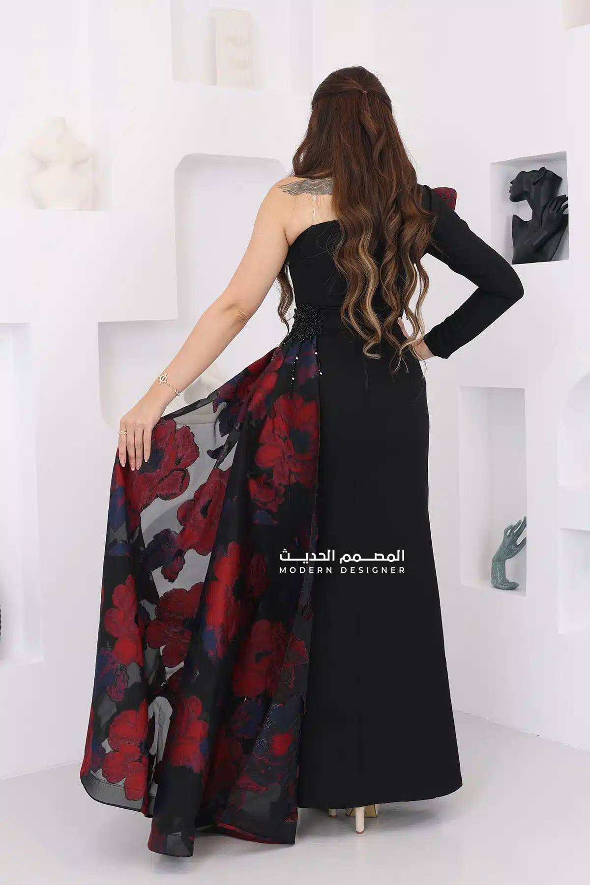 فستان سهرة ملكي بتصميم روماني فستان سهرة ملكي بتصميم روماني