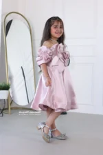 فستان بناتي بورد على الصدر