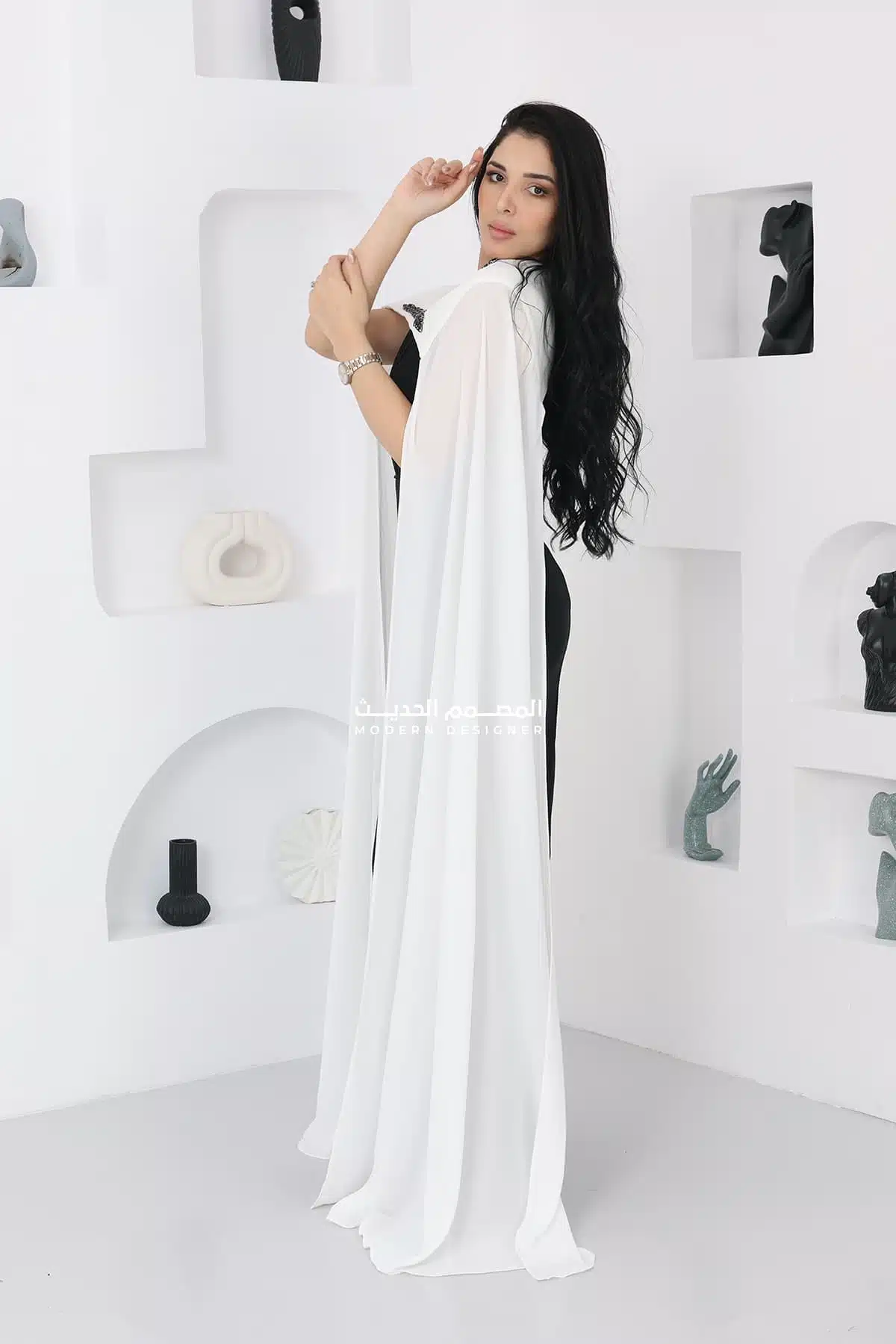 فستان سهرة ناعم بأكمام طويلة فستان سهرة ناعم بأكمام طويلة