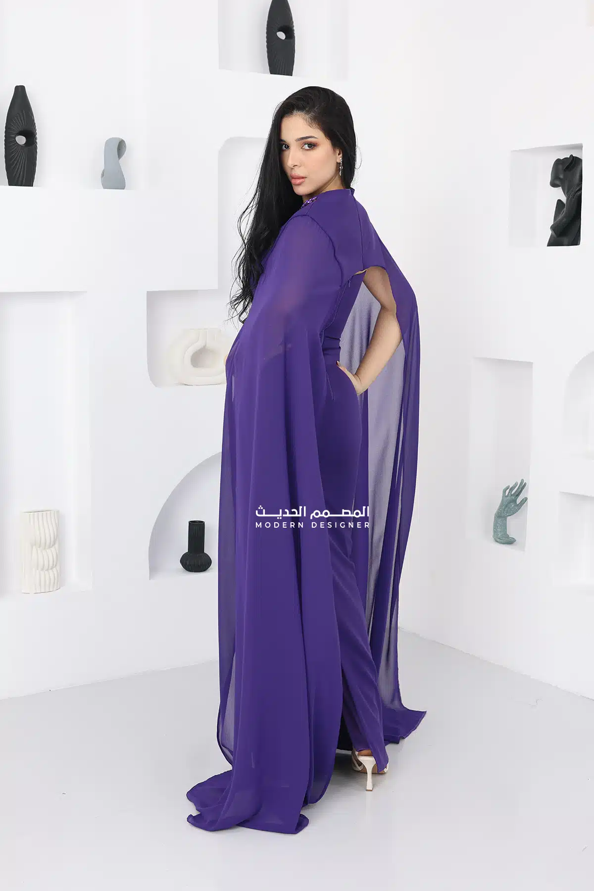 فستان سهرة ناعم بأكمام طويلة فستان سهرة ناعم بأكمام طويلة