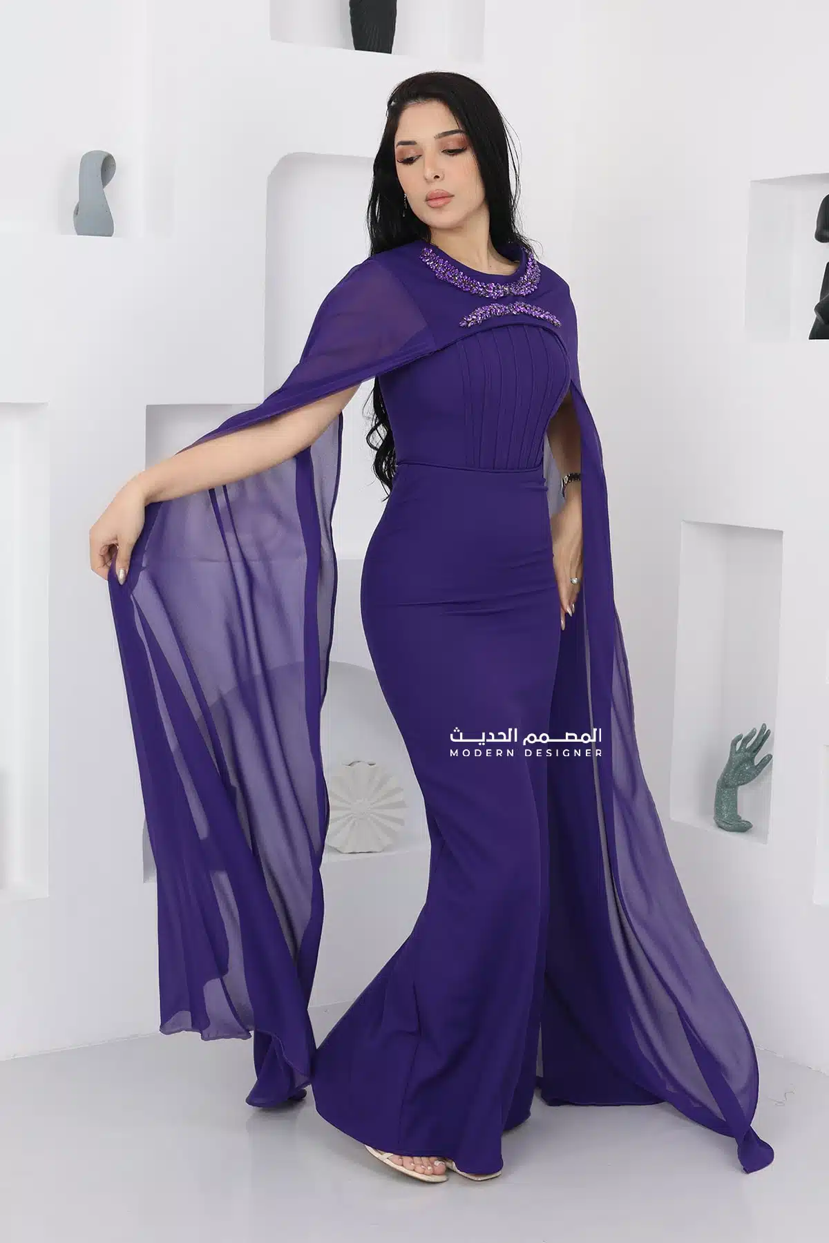 فستان سهرة ناعم بأكمام طويلة فستان سهرة ناعم بأكمام طويلة