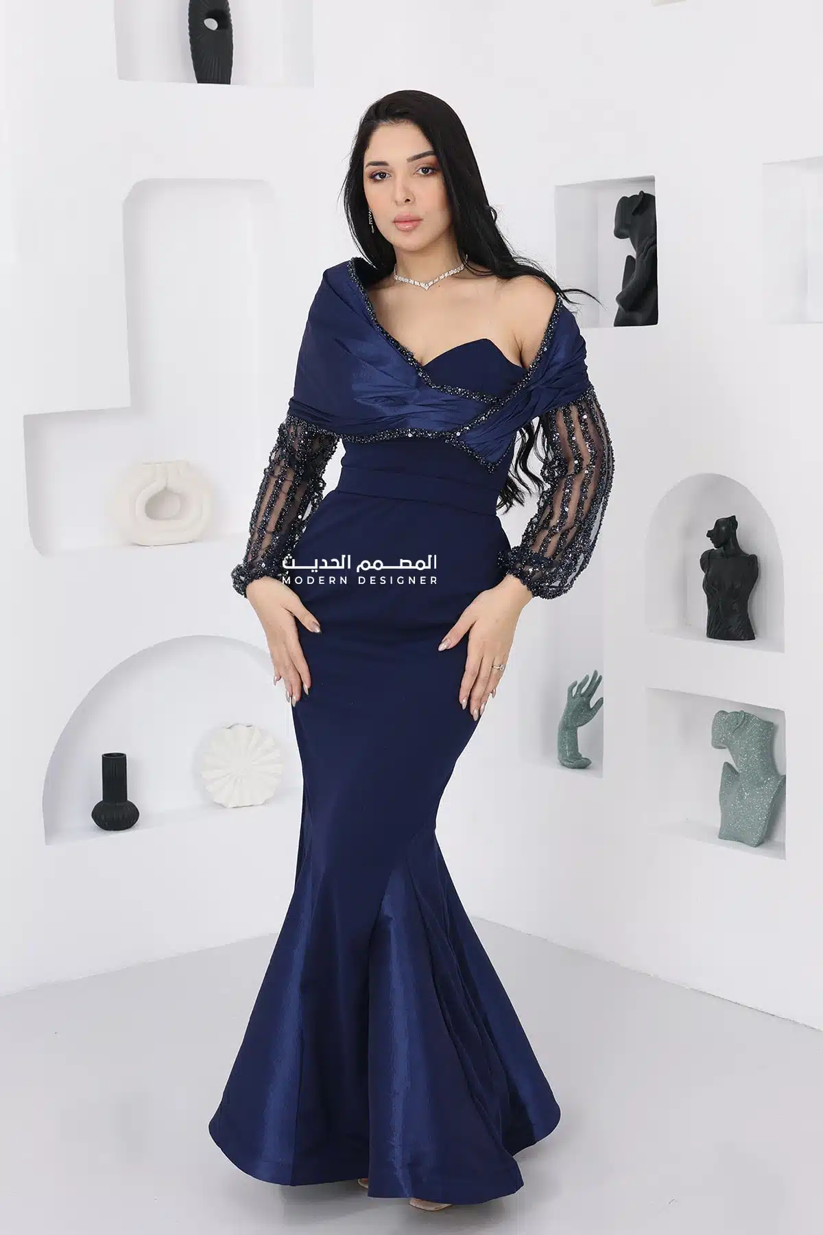 فستان سواريه بأكمام مطرزة فستان سواريه بأكمام مطرزة