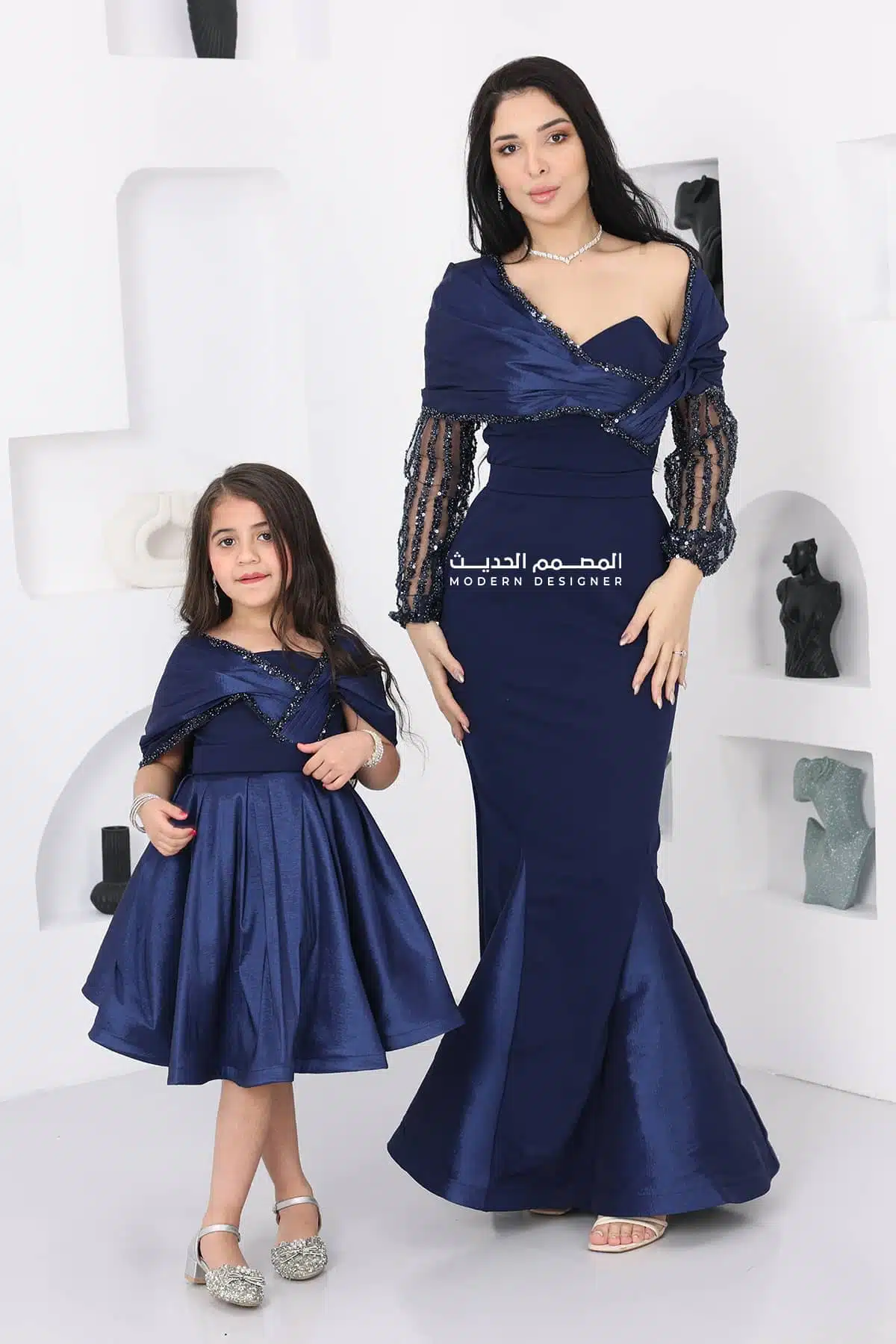 فستان سواريه بأكمام مطرزة فستان سواريه بأكمام مطرزة