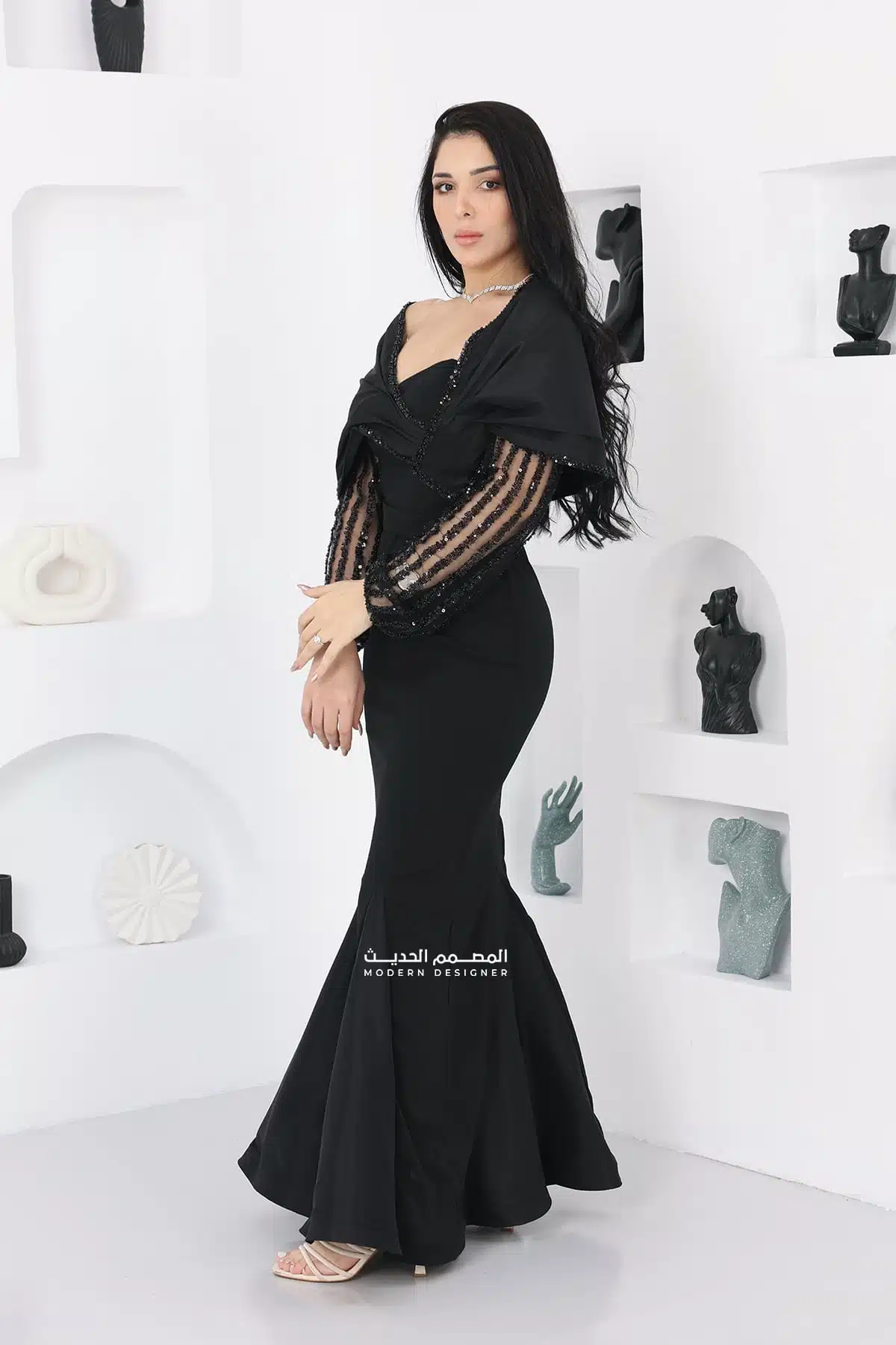 فستان سواريه بأكمام مطرزة فستان سواريه بأكمام مطرزة