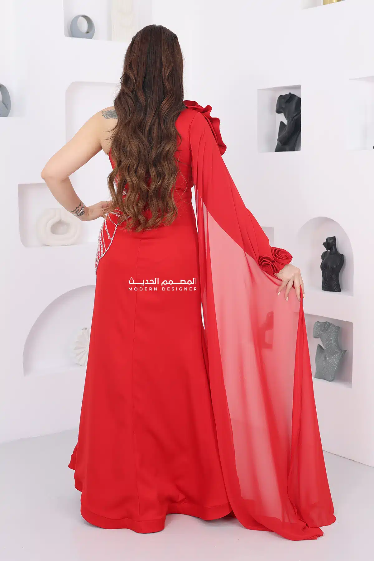 فستان سواريه بوردة على الكتف