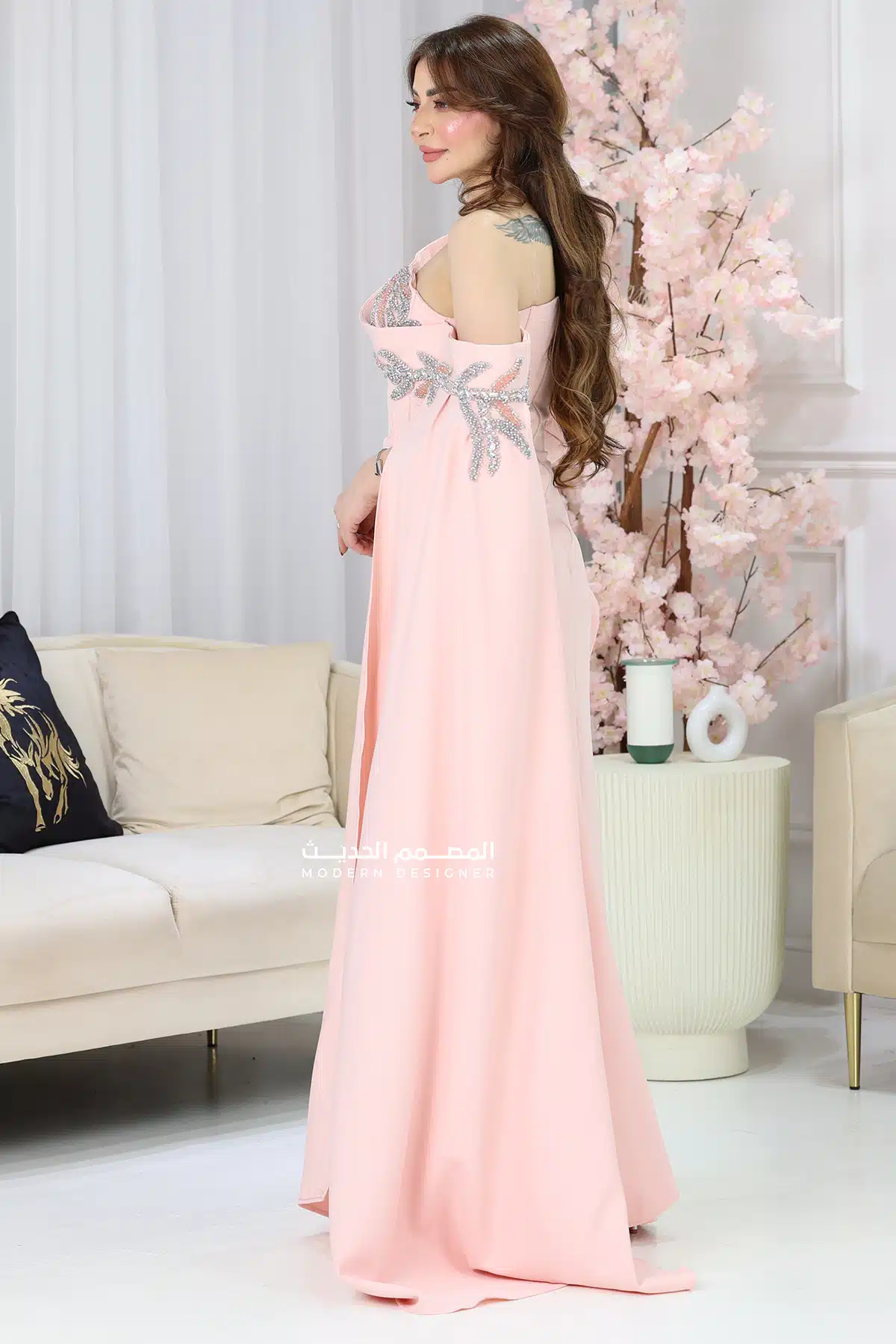 فستان انيق بتصميم راقي
