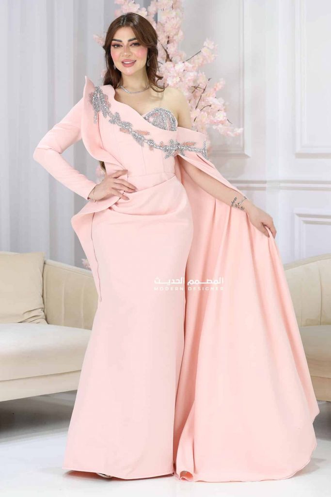 فستان انيق بتصميم راقي