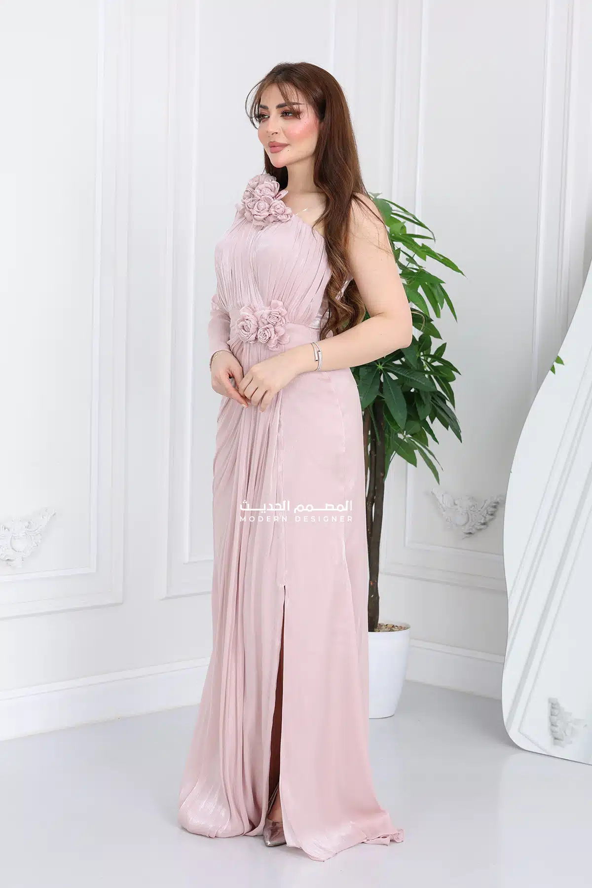 فستان طويل عصري