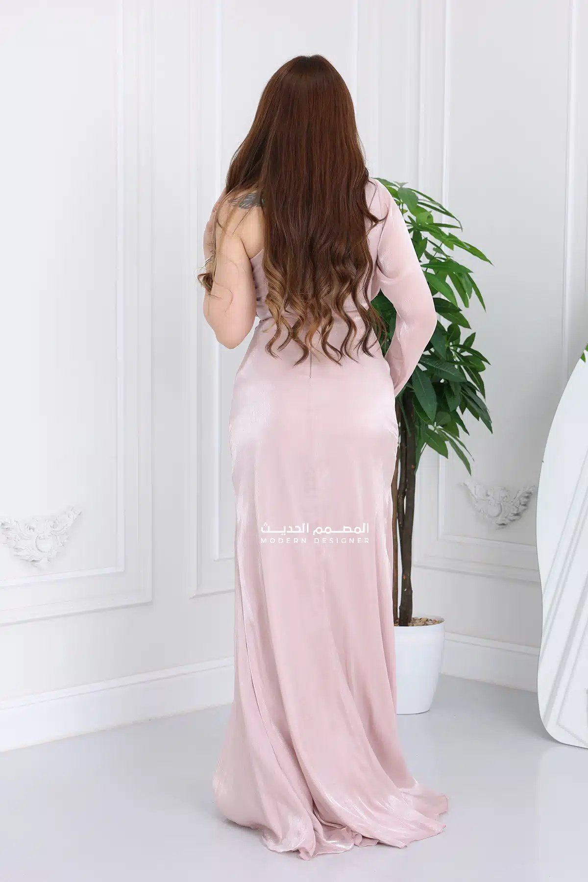 فستان طويل عصري