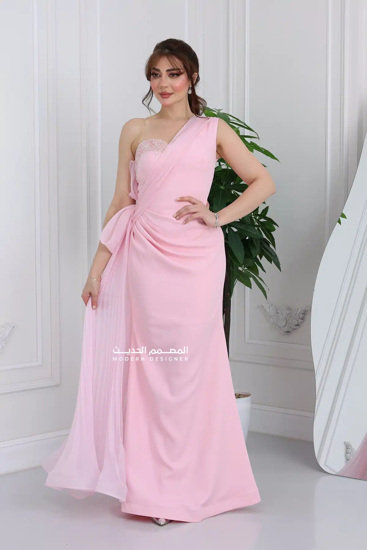 فستان كلاسيكي فاخر