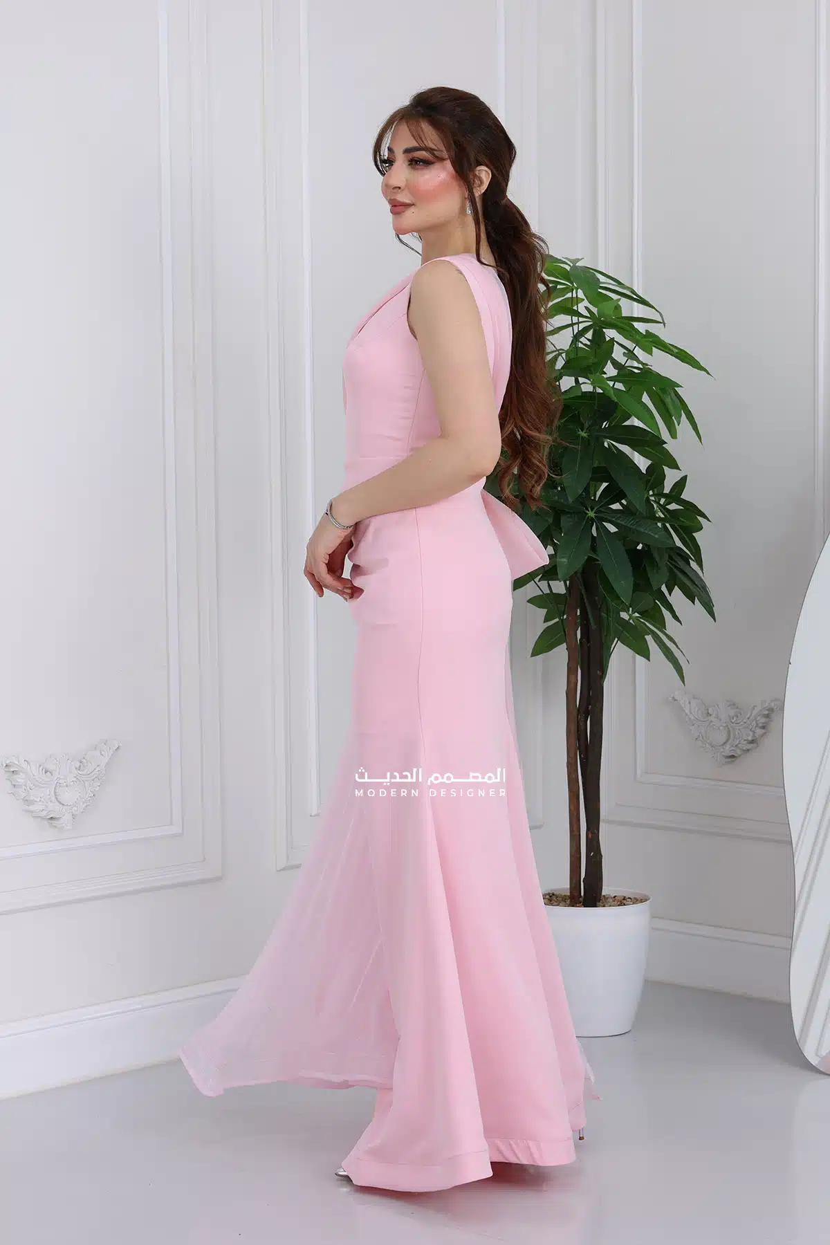 فستان كلاسيكي فاخر