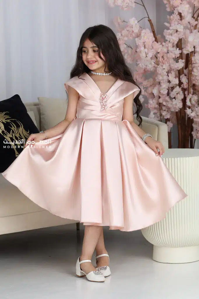 فستان بناتي بتصميم حديث