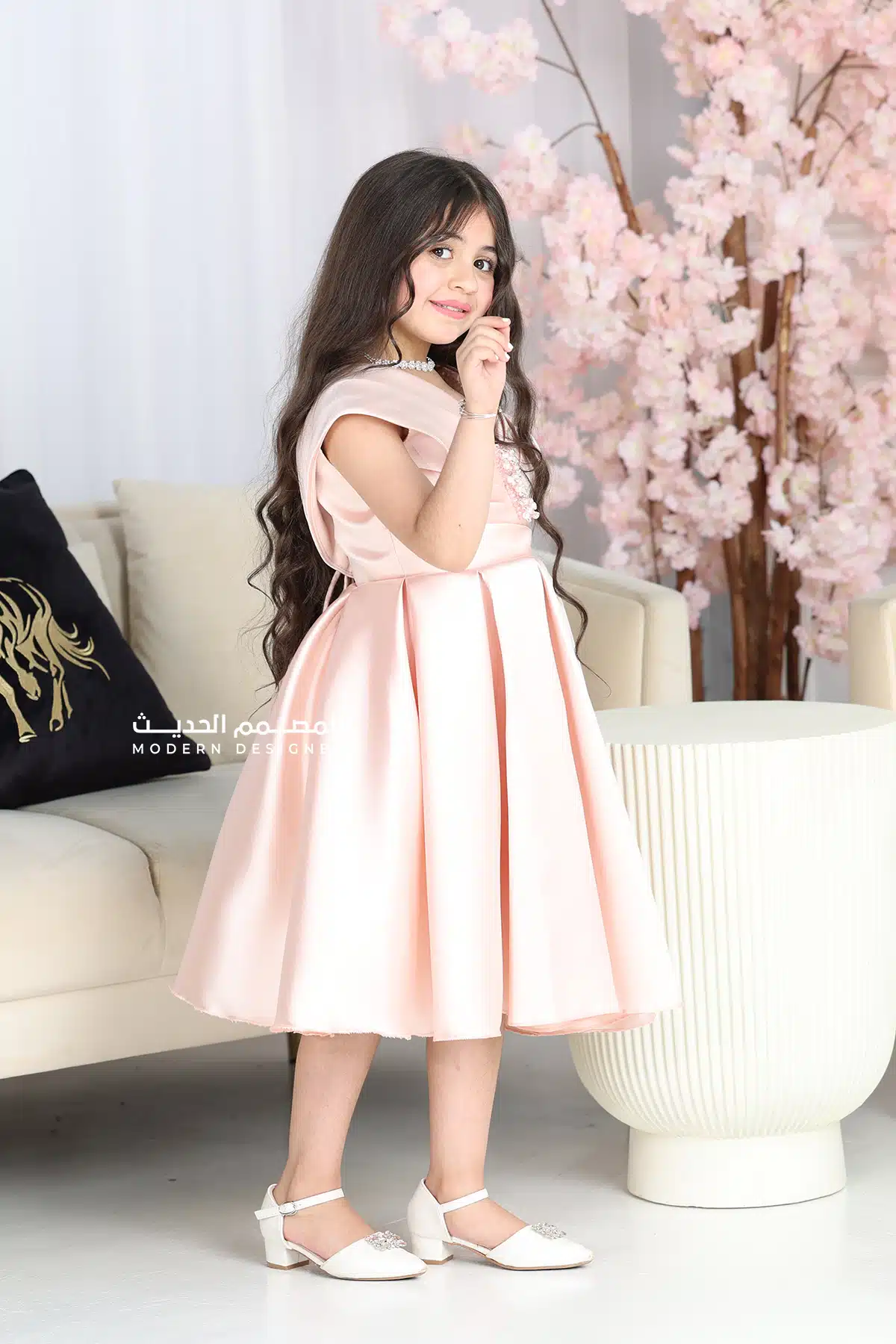 فستان بناتي بتصميم حديث