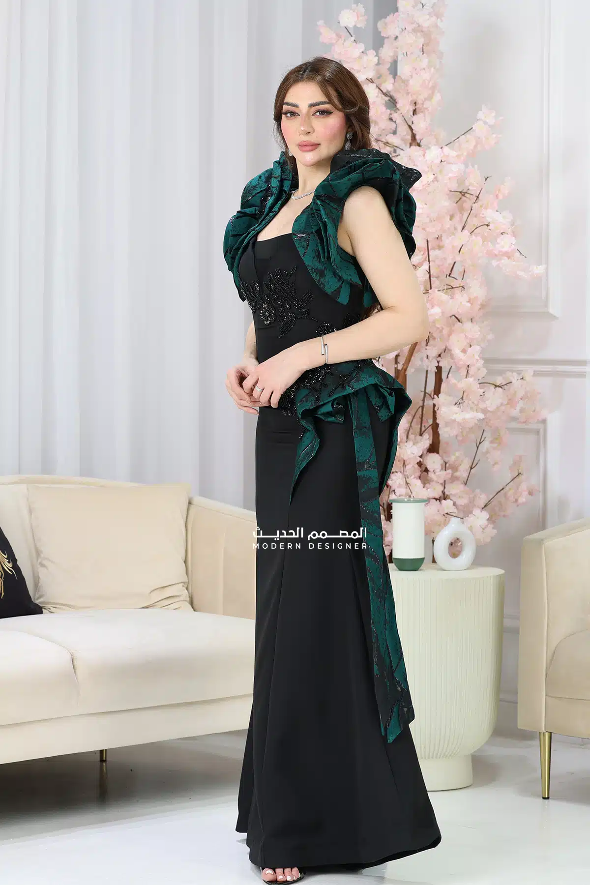 فستان سهرة بتصميم انيق