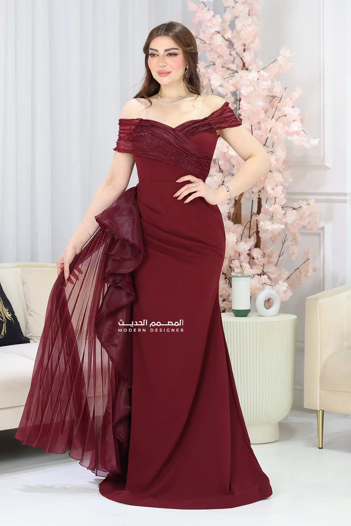 فستان سهرة بتصميم مميز