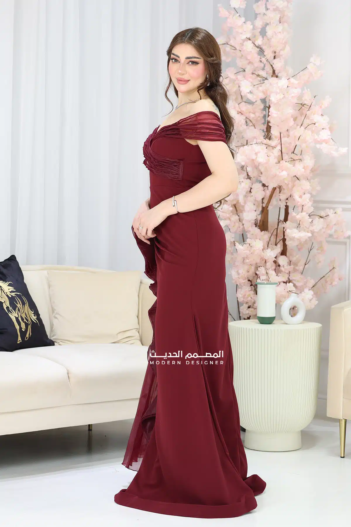 فستان سهرة بتصميم مميز