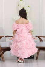 فستان بناتي بتصميم ورد