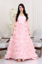 فستان سهرة بتصميم ورد