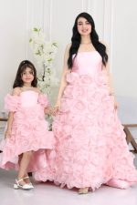 فستان سهرة بتصميم ورد