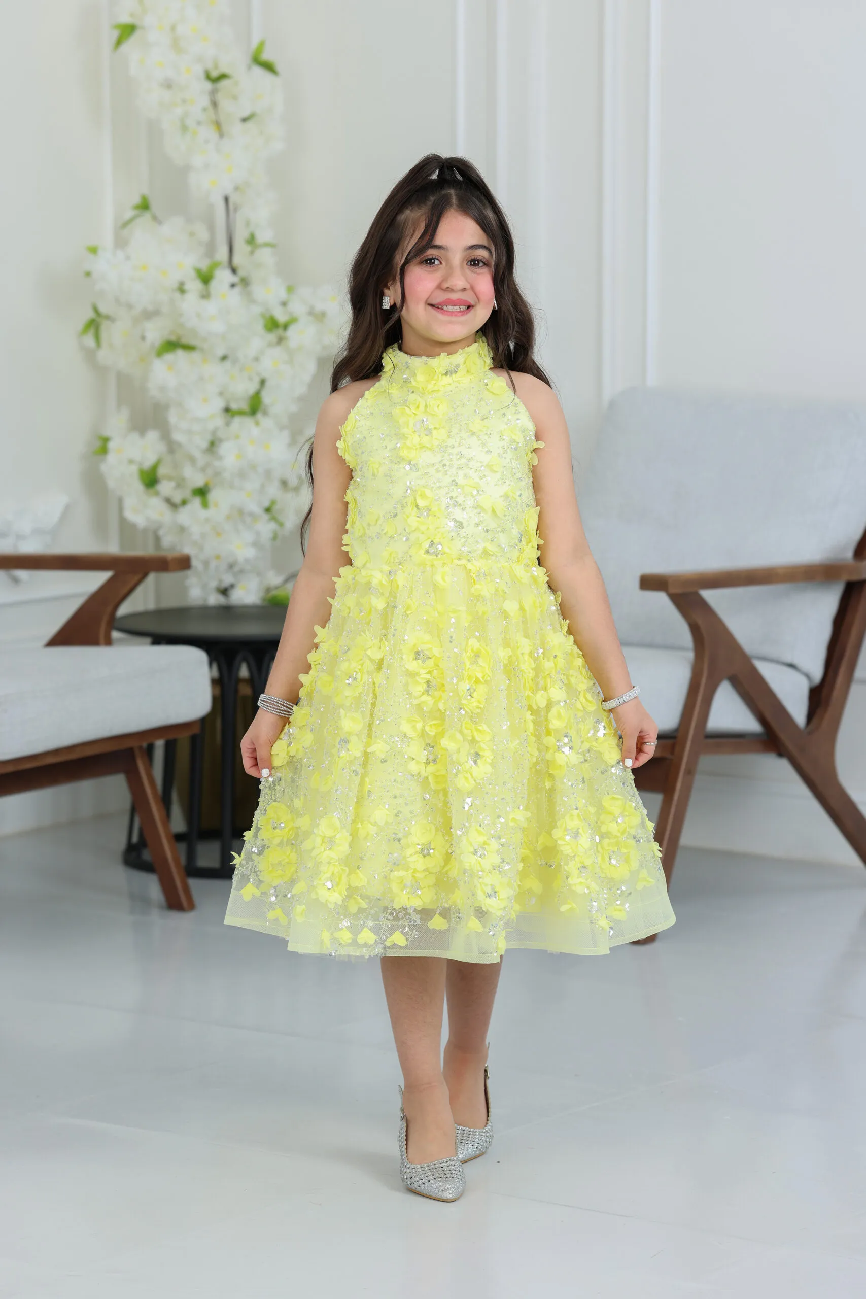 فستان بناتي مطرز ورد