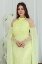 فستان سهرة بتطريز ورود بارز