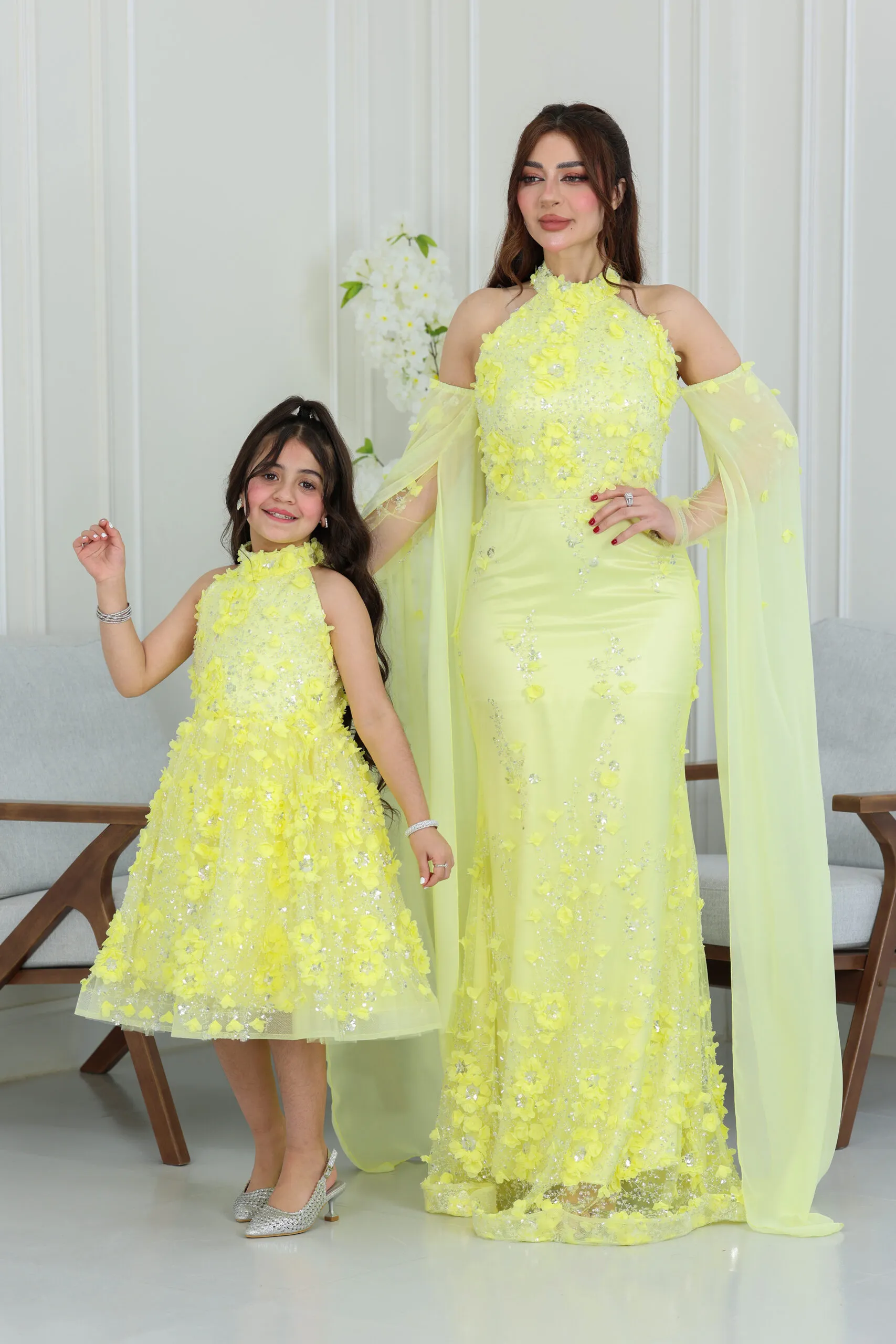 فستان سهرة بتطريز ورود بارز