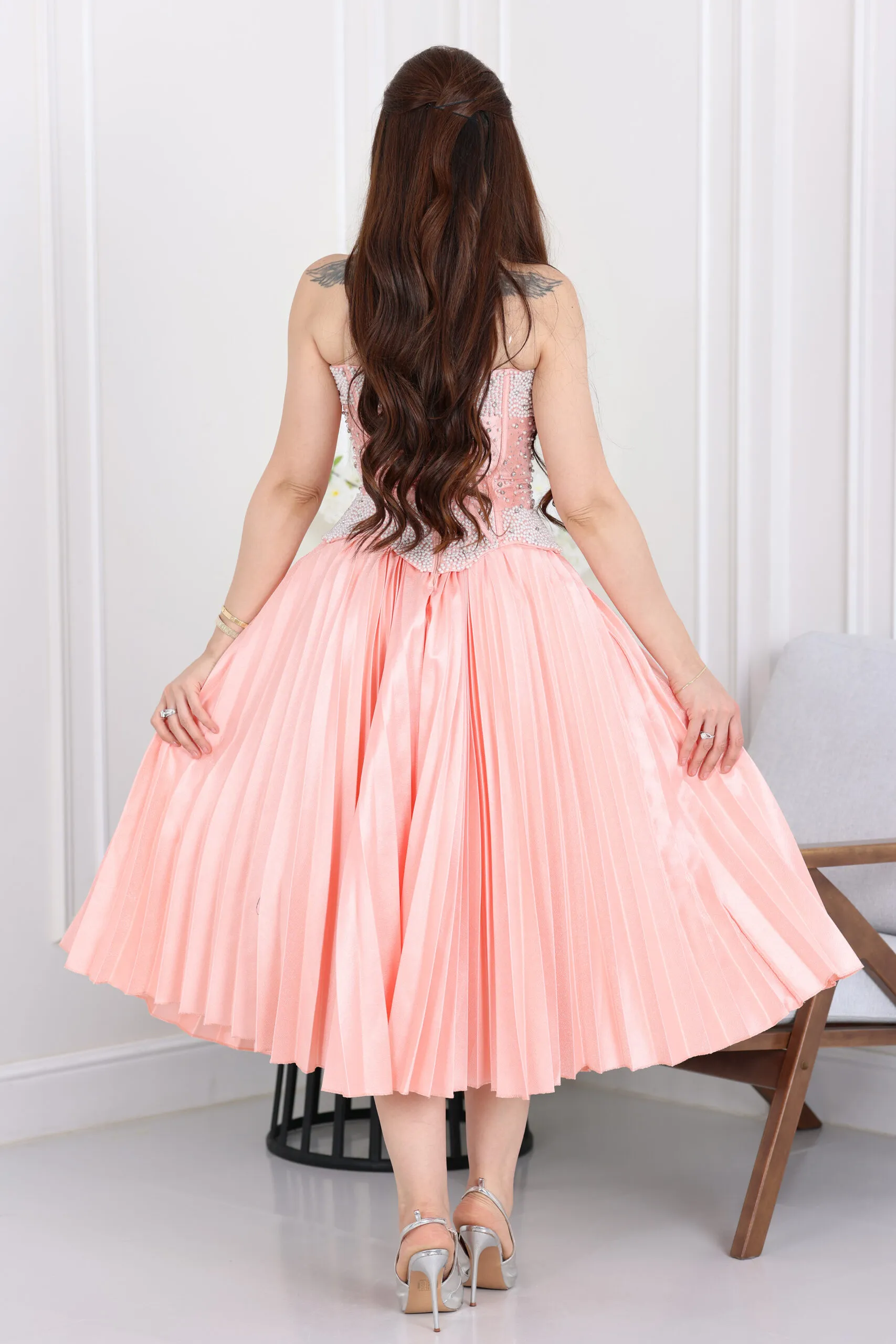 فستان سهرة ميدي مطرز