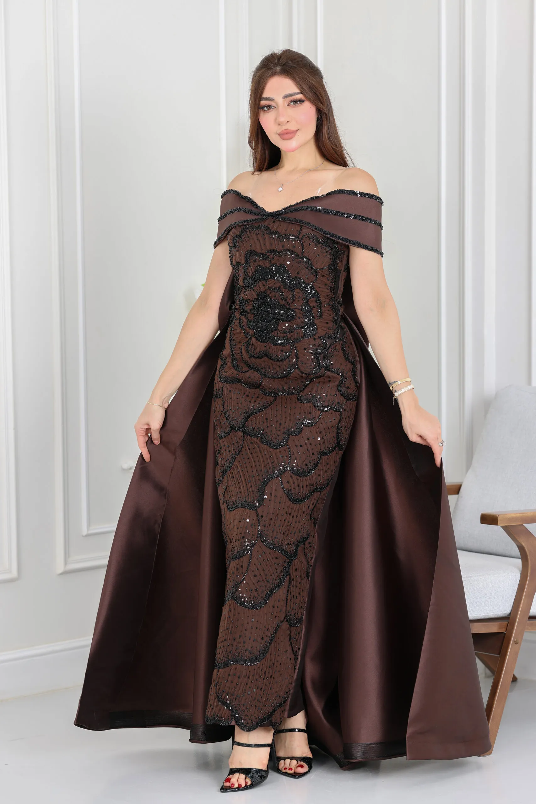 فستان سهرة مطرز انيق