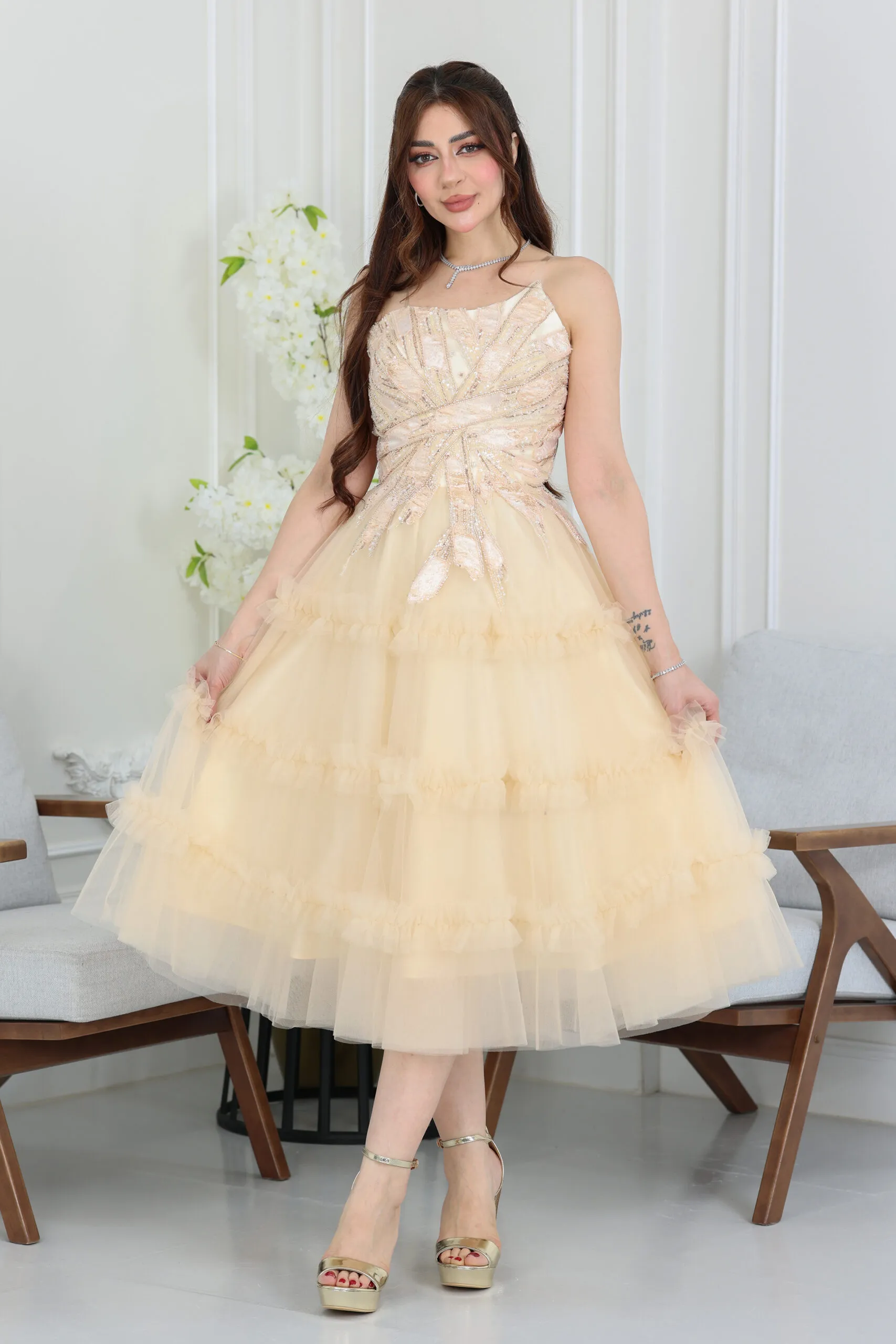 فستان تل مطرز قصير