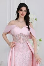 فستان سهرة فخم بذيل