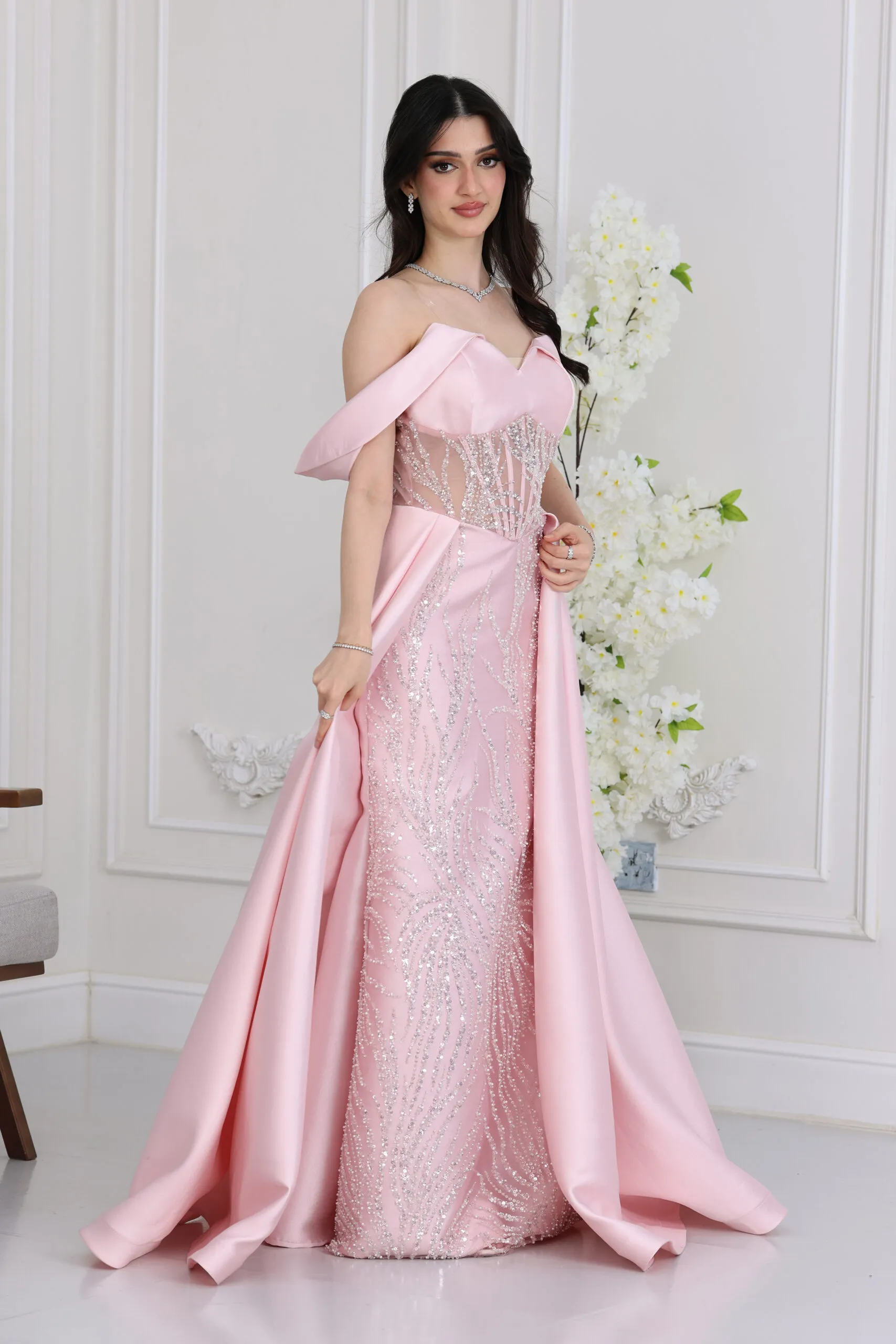 فستان سهرة فخم بذيل