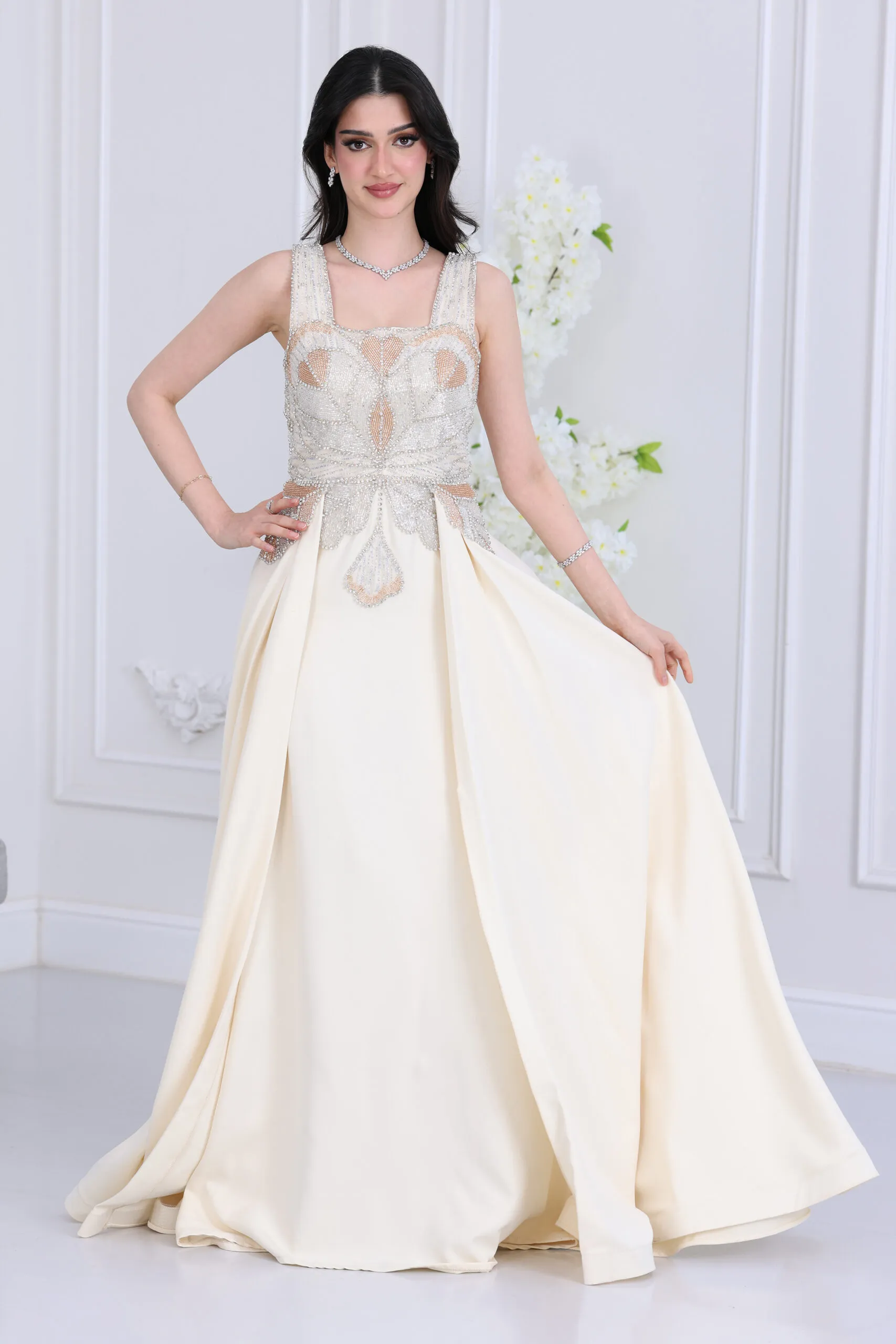 فستان سهرة مطرز ملكي