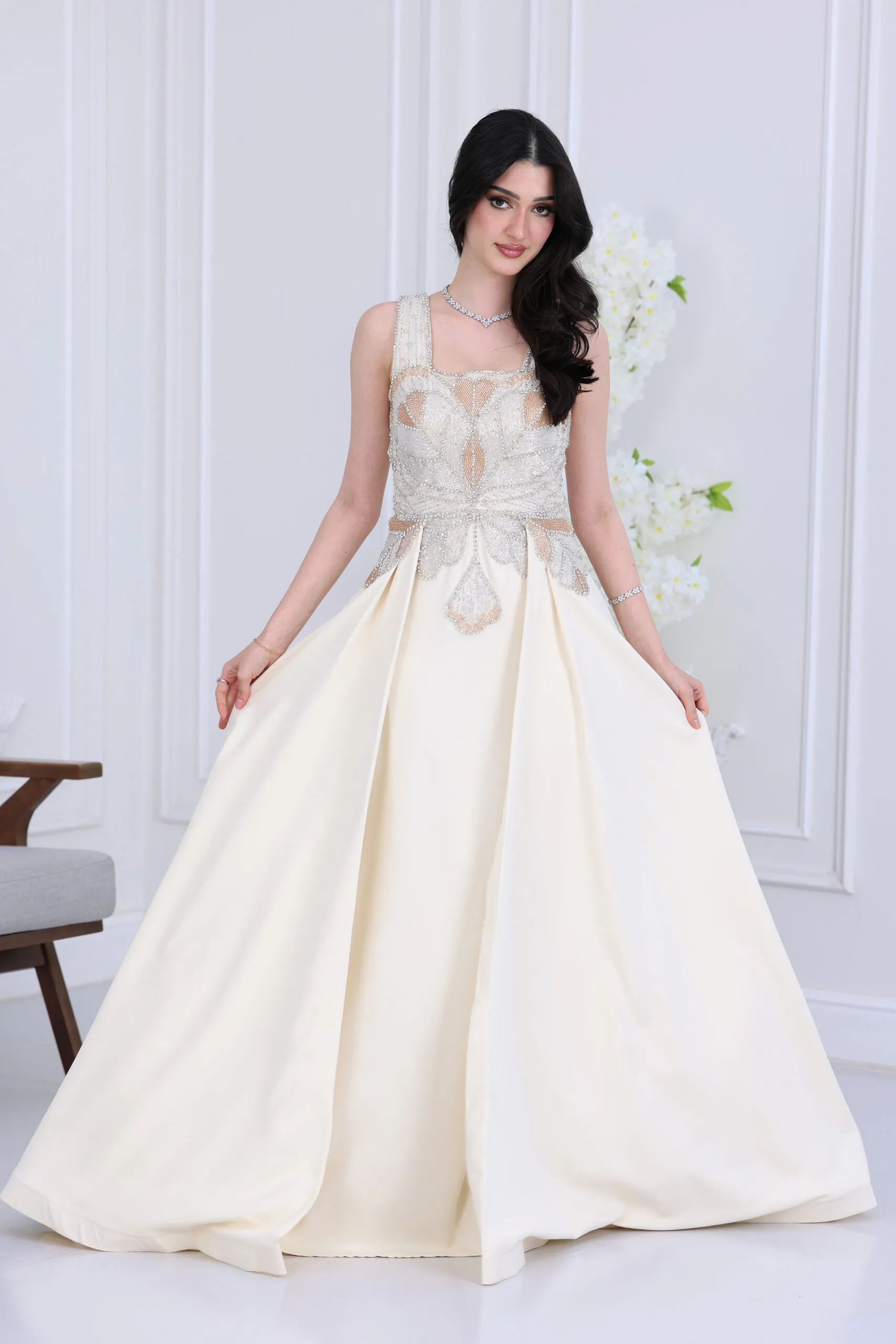 فستان سهرة مطرز ملكي