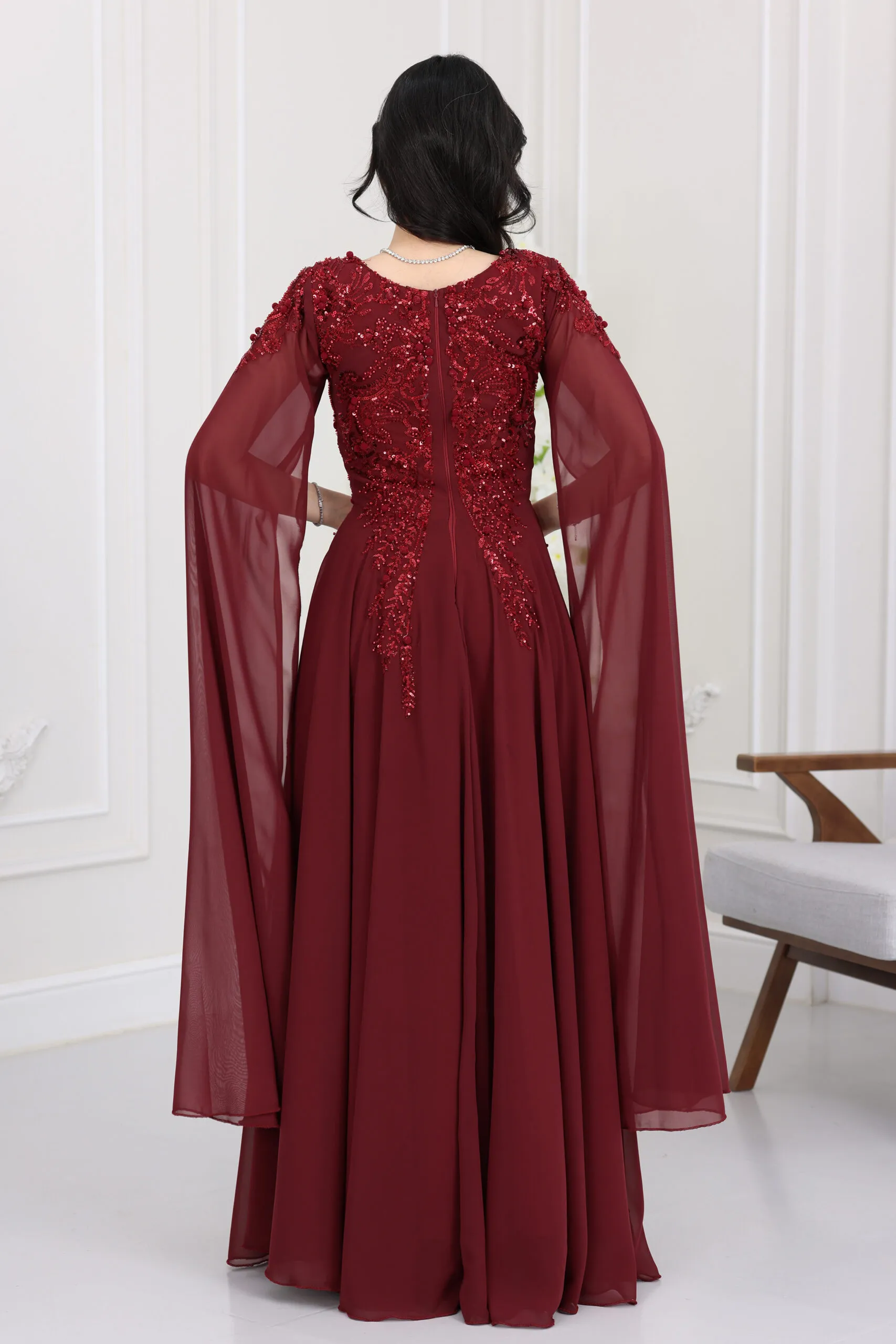 فستان سهرة بأكمام منديل أنيقة