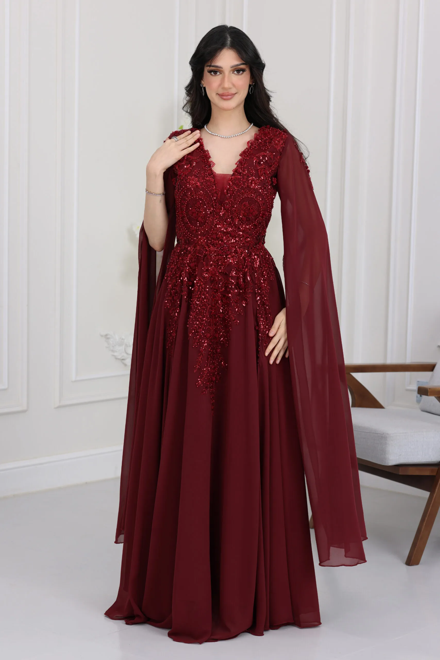 فستان سهرة بأكمام منديل أنيقة