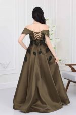 فستان سهرة بتطريز ملكي