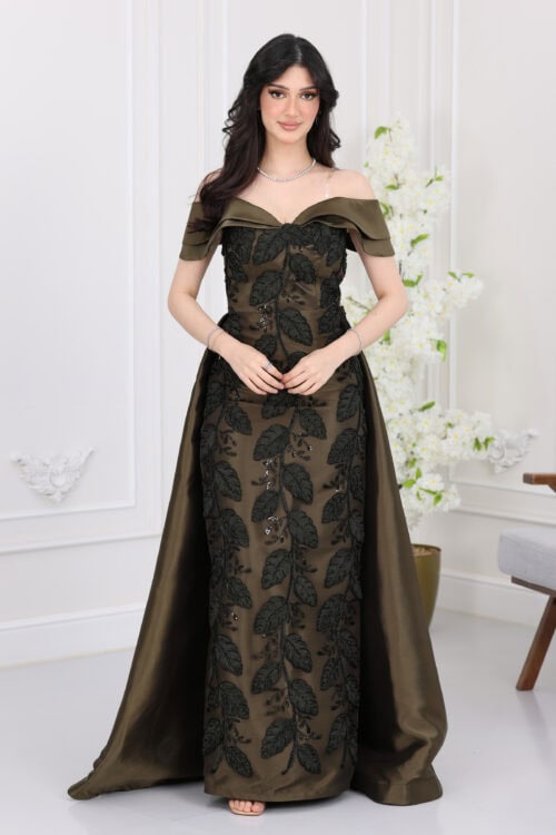 فستان سهرة بتطريز ملكي