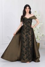 فستان سهرة بتطريز ملكي