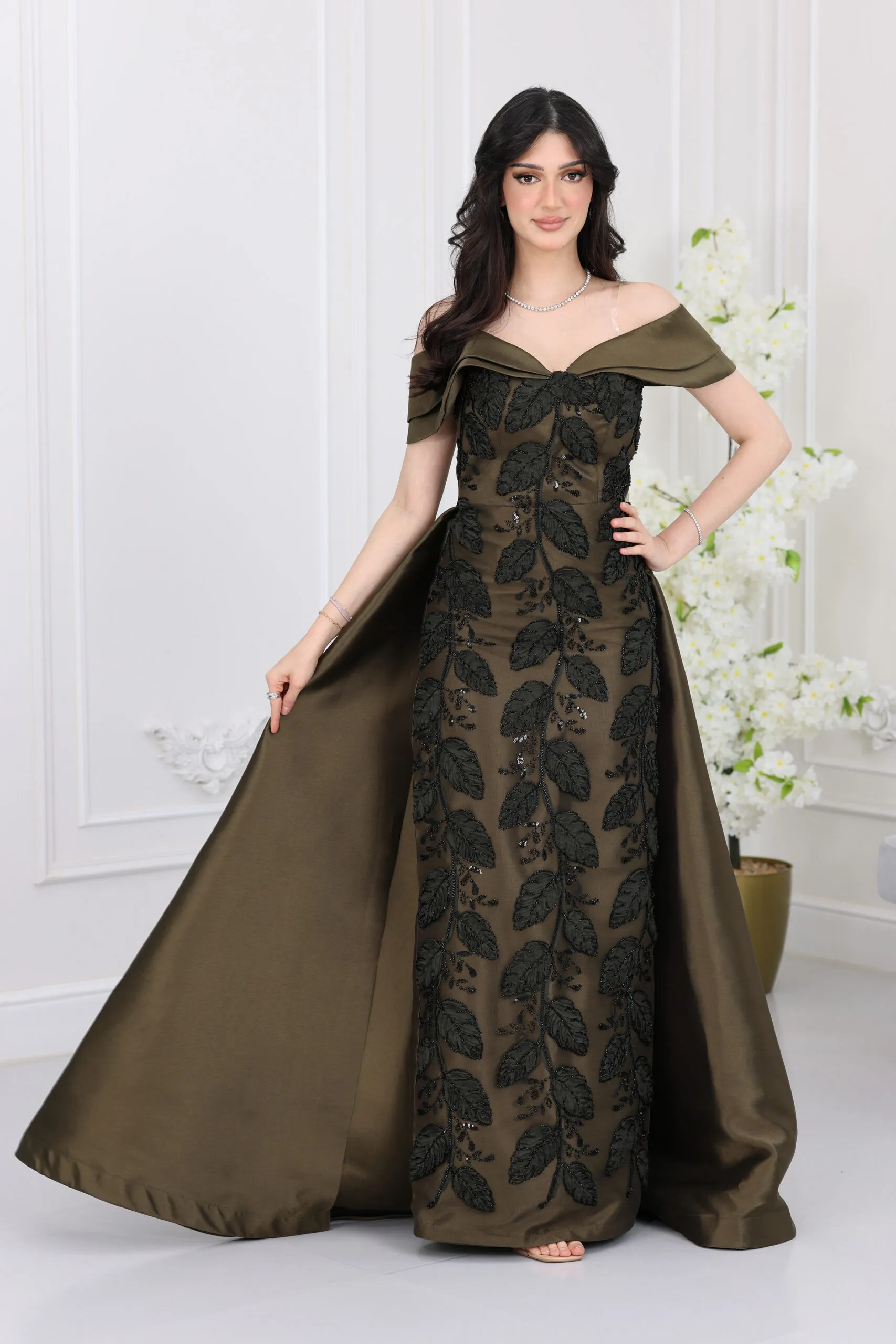 فستان سهرة بتطريز ملكي