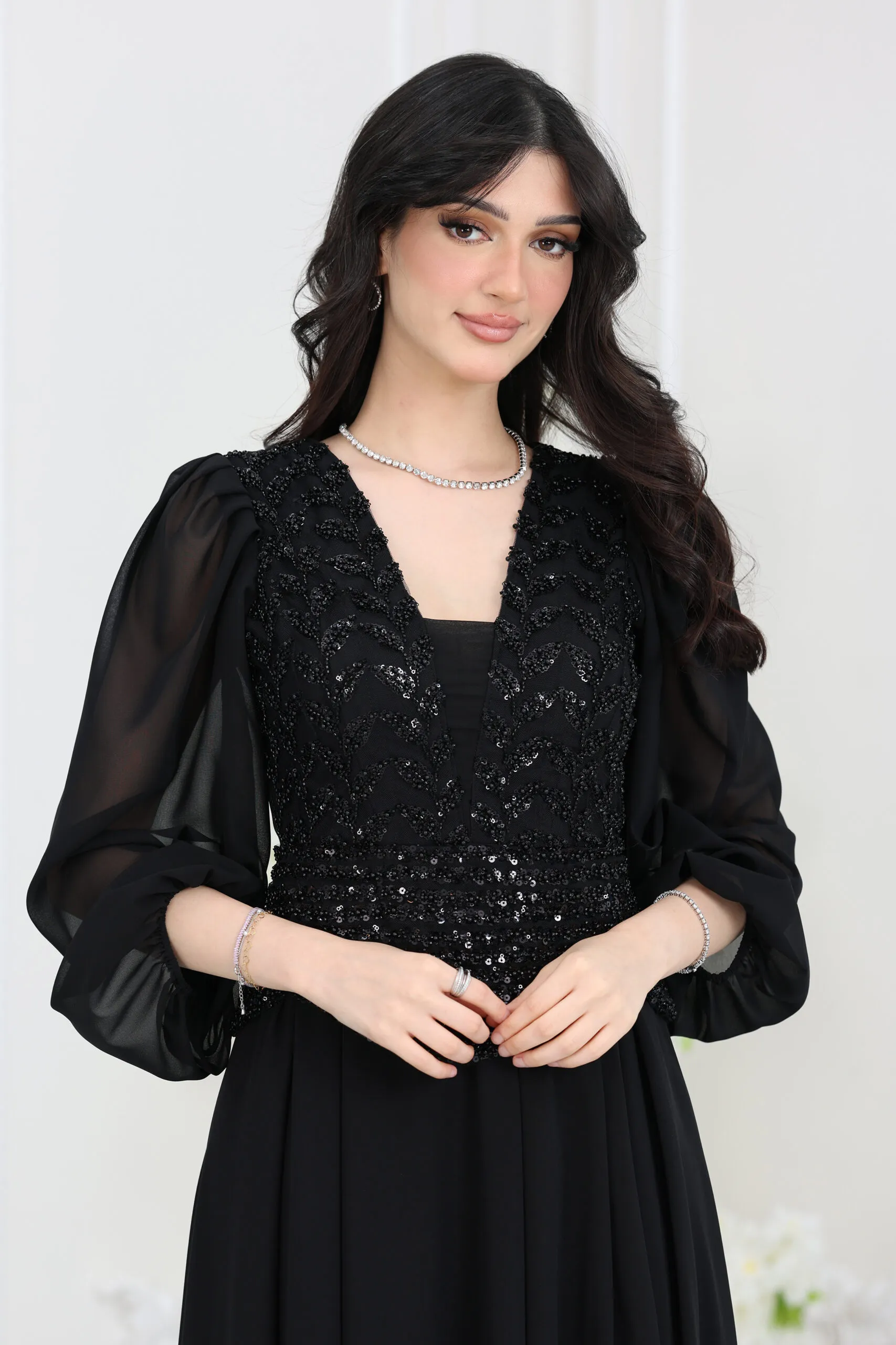 فستان سهرة شيفون مطرز ترتر