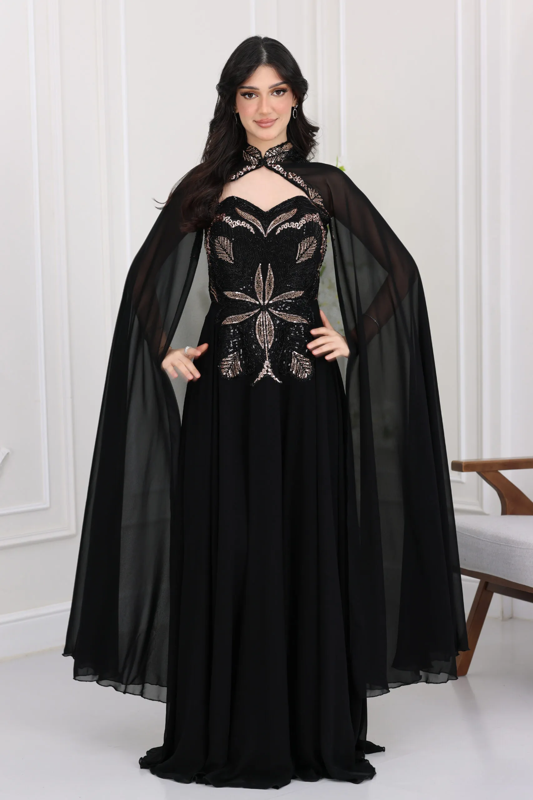 فستان سهرة ياقة مطرزة