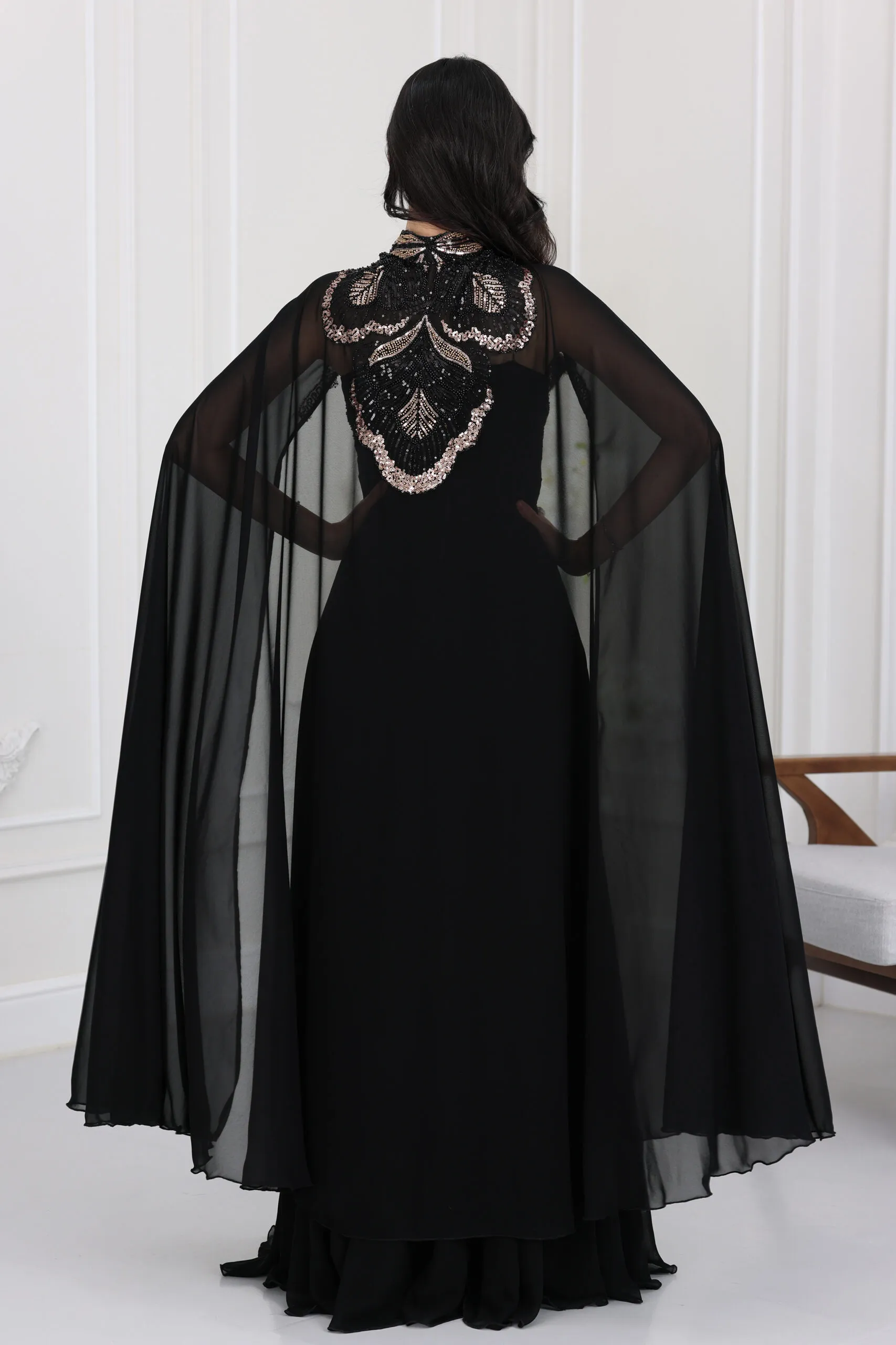 فستان سهرة ياقة مطرزة