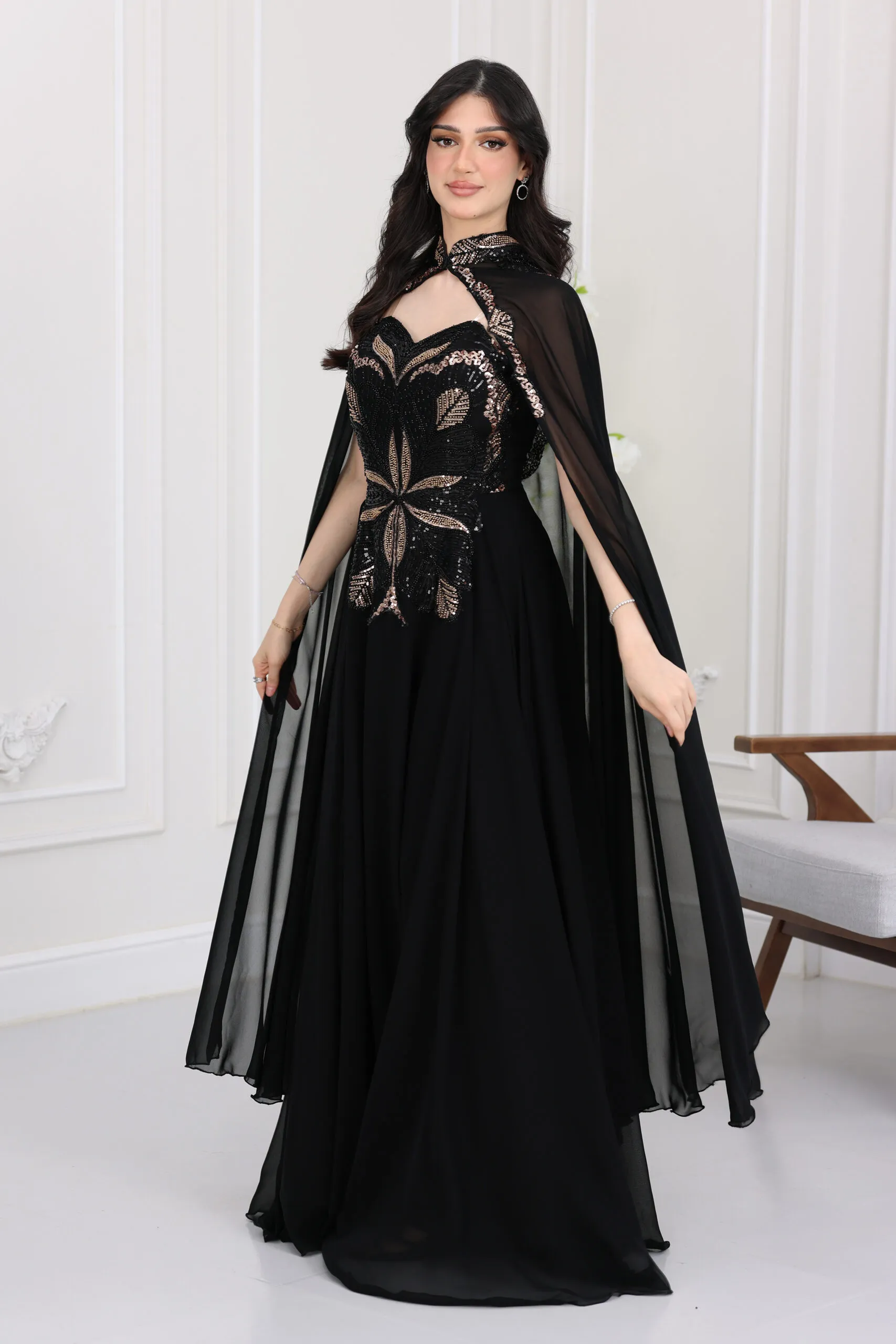 فستان سهرة ياقة مطرزة