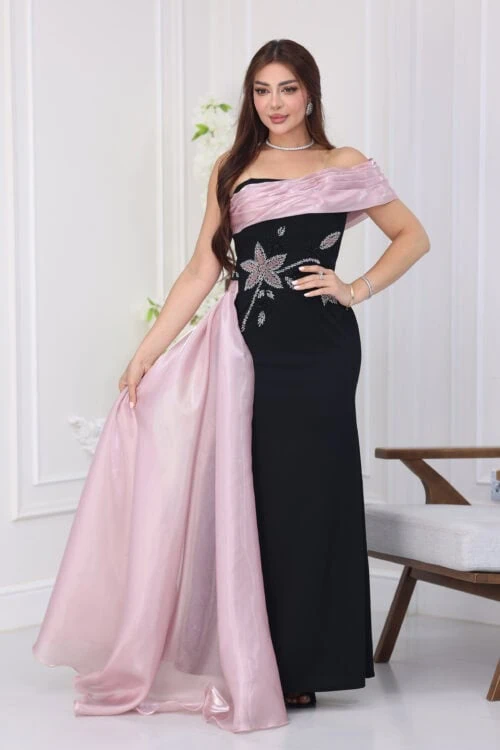 فستان سهرة بتطرز فخم