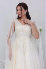 ⁦فستان سهرة مطرز فخم⁩ - الصورة ⁦3⁩