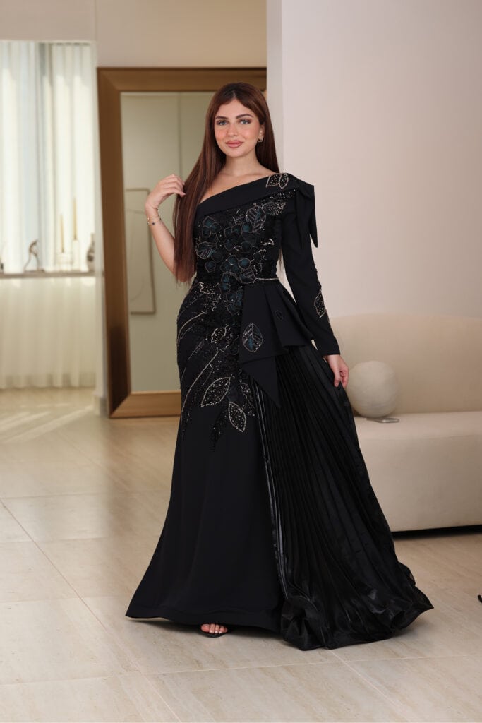 فستان سهرة ملكي بتطريز